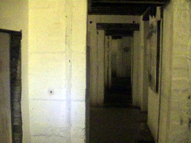 weiterer Blick durch den Bunker