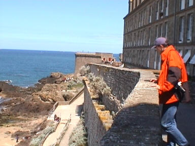 Steffen auf der Stadtmauer